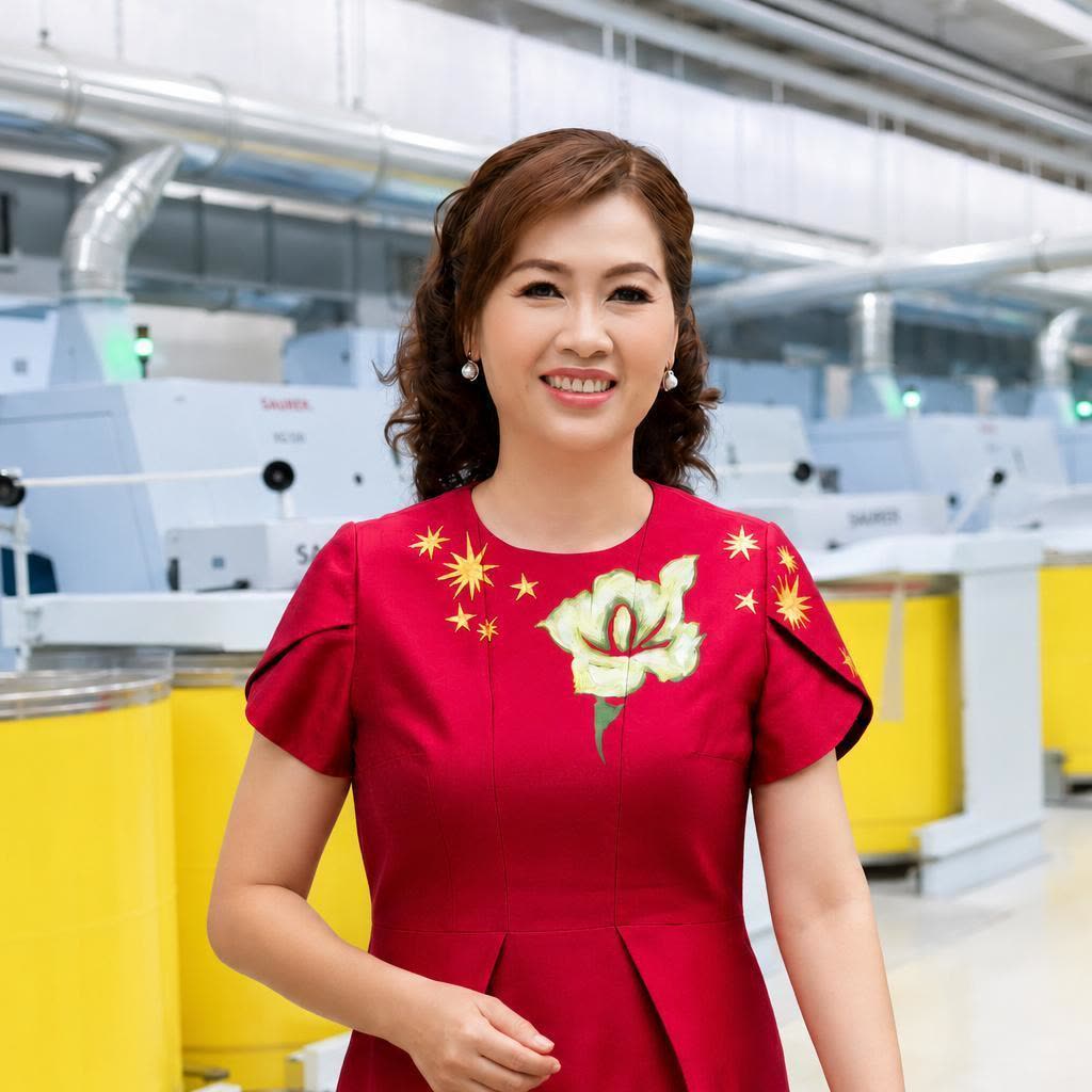 Nguyễn Thị Yến Phượng tại nhà máy kéo sợi
